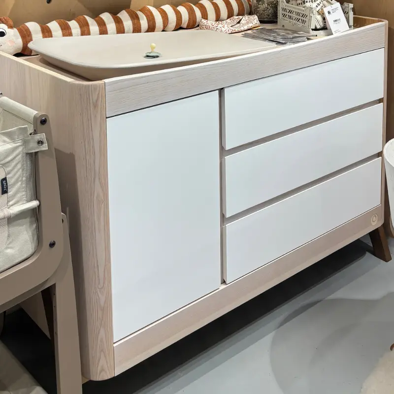 Ex-Display Gaia Baby Hera Dresser – Walnut/Natural Finish (Collection Only)